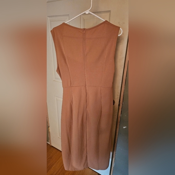 Elegant Tan Sleeveless Dress - Picture 2 of 3